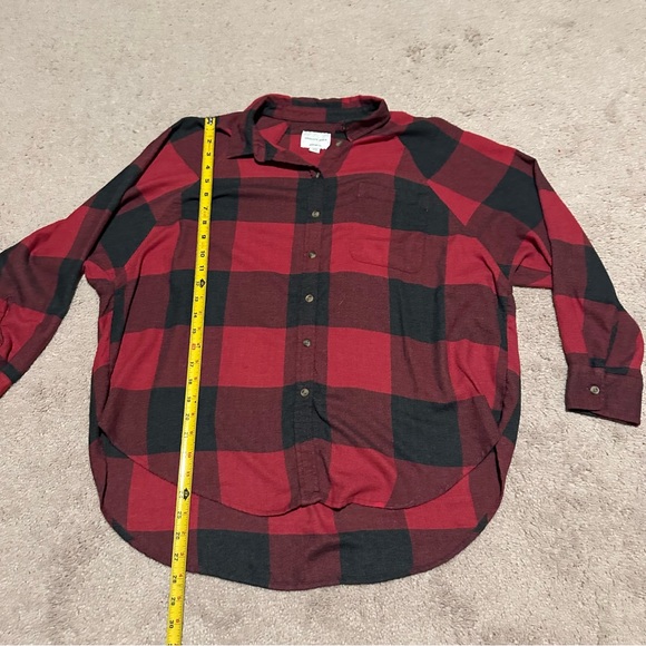 Women’s American Eagle Oversized Fit Button Up Red and Black Flannel Size Small - Picture 6 of 7